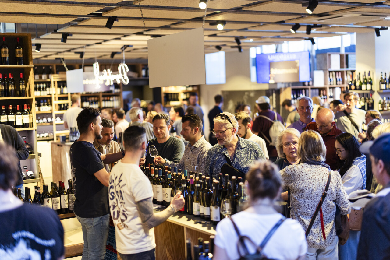 Uncorked – Zahlreiche Weine stehen bereit zur Degustation Landolt Weine - Uncorked Impressionen